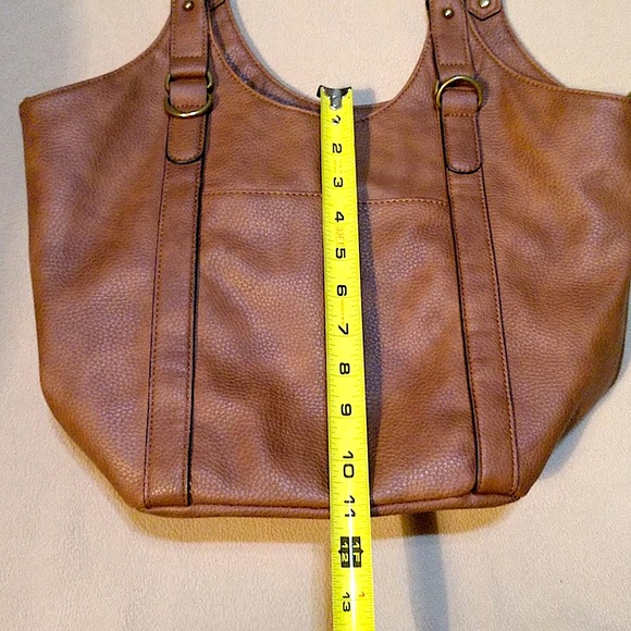 👜 Leather Shoulder Purse with Strap. Great size and convenient pockets. - Picture 10 of 12